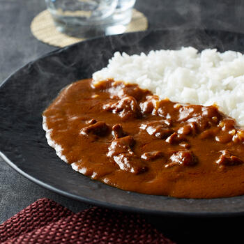 牛肉の旨み感じるビーフカレー（18個入）