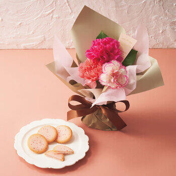 【生花】あまおう苺クッキーとスタンディングブーケのセット