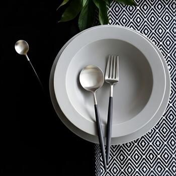 【専用紙袋付】Cutipol（クチポール） ゴア ブラック×シルバー テーブル＋ティースプーンギフトセット（6本）