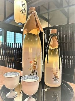 商品イメージのサムネイル　大吟醸古酒白鷹　長期熟成十五年　1.8L